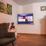 Rustikal Trifft Modern, Bar Keller, Terrasse, 2 Schlafzimmer Tatil Evi *