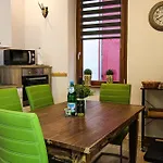 Rustikal Trifft Modern, Bar Keller, Terrasse, 2 Schlafzimmer Tatil Evi