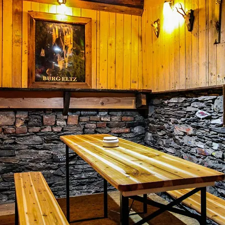 Rustikal Trifft Modern, Bar Keller, Terrasse, 2 Schlafzimmer * Zell