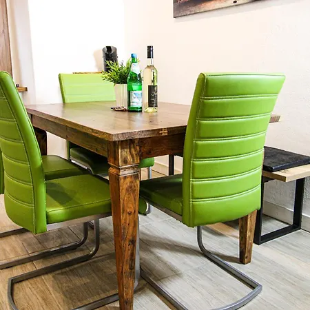 Ferienhaus Rustikal Trifft Modern, Bar Keller, Terrasse, 2 Schlafzimmer