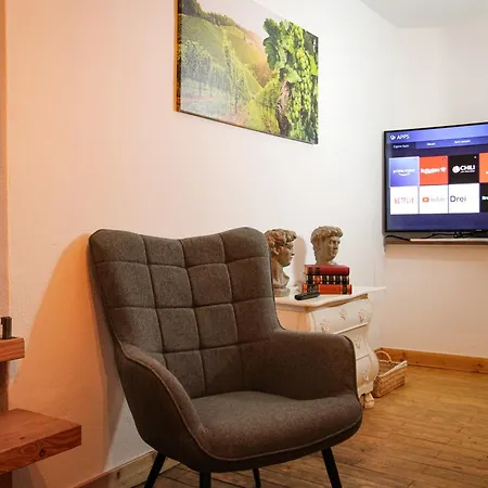 Rustikal Trifft Modern, Bar Keller, Terrasse, 2 Schlafzimmer Prázdninový dům *
