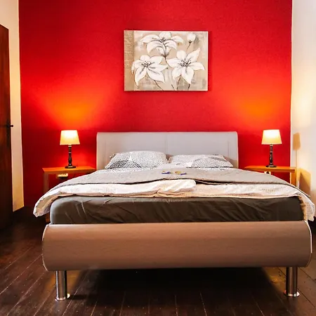 Rustikal Trifft Modern, Bar Keller, Terrasse, 2 Schlafzimmer Prázdninový dům
