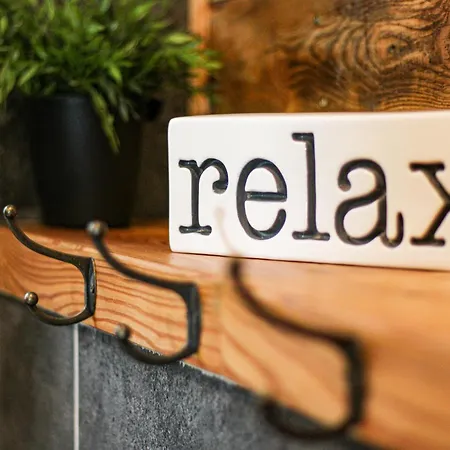 Casa vacanze Rustikal Trifft Modern, Bar Keller, Terrasse, 2 Schlafzimmer *