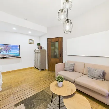 Rustikal Trifft Modern, Bar Keller, Terrasse, 2 Schlafzimmer