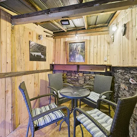 Ferienhaus Rustikal Trifft Modern, Bar Keller, Terrasse, 2 Schlafzimmer Zell