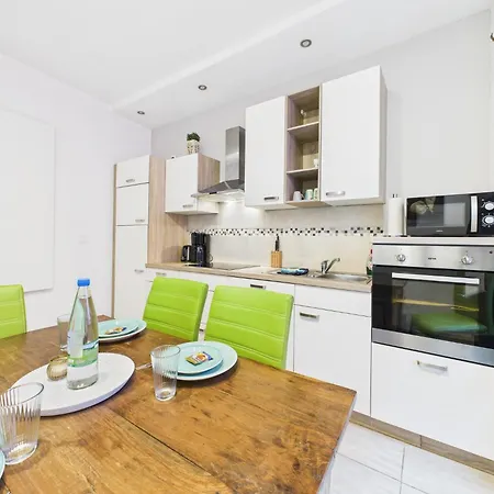 Rustikal Trifft Modern, Bar Keller, Terrasse, 2 Schlafzimmer بيت للعطل *