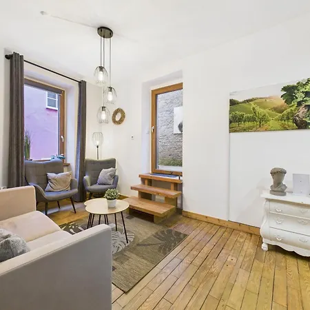 Casa de Férias Rustikal Trifft Modern, Bar Keller, Terrasse, 2 Schlafzimmer Zell an der Mosel