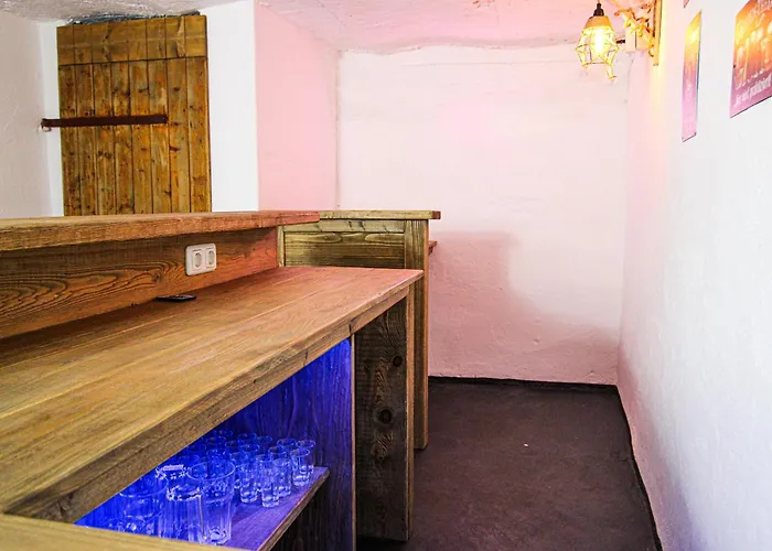 Rustikal Trifft Modern, Bar Keller, Terrasse, 2 Schlafzimmer