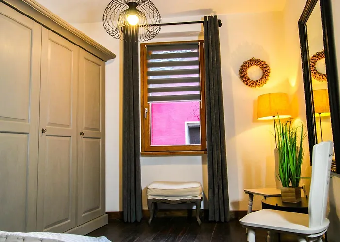 Rustikal Trifft Modern, Bar Keller, Terrasse, 2 Schlafzimmer