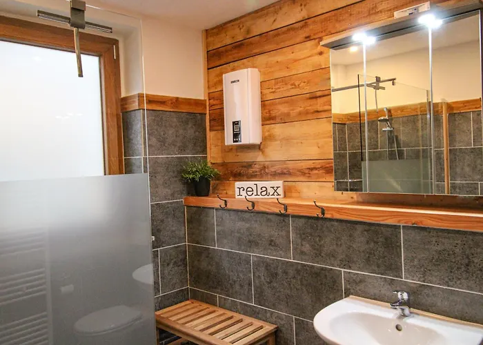 Rustikal Trifft Modern, Bar Keller, Terrasse, 2 Schlafzimmer بيت للعطل زيل ان دير موسل