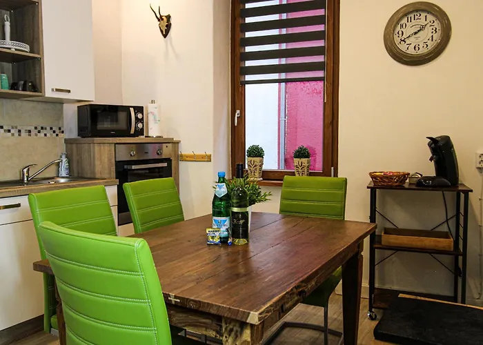 Rustikal Trifft Modern, Bar Keller, Terrasse, 2 Schlafzimmer Casa de Férias