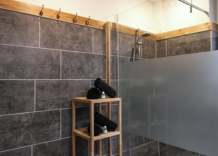 Rustikal Trifft Modern, Bar Keller, Terrasse, 2 Schlafzimmer *