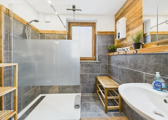 Rustikal Trifft Modern, Bar Keller, Terrasse, 2 Schlafzimmer *