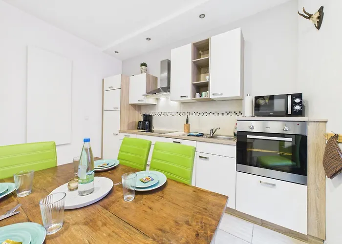 Rustikal Trifft Modern, Bar Keller, Terrasse, 2 Schlafzimmer Casa de Férias *