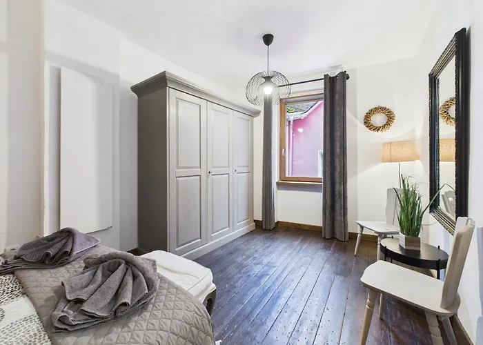 Rustikal Trifft Modern, Bar Keller, Terrasse, 2 Schlafzimmer